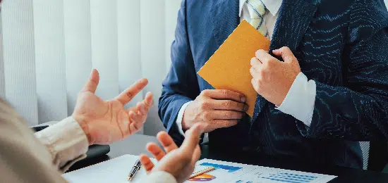Deshonestidad frente a la Empresa lazos de familia