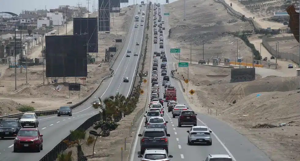 El Comercio y MAPFRE refuerzan cultura vial con campaña #NoTePases: más de mil denuncias ciudadanas revelan uso indebido del carril de emergencia en las carreteras