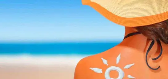 4 diferencias entre un protector solar y un bloqueador solar