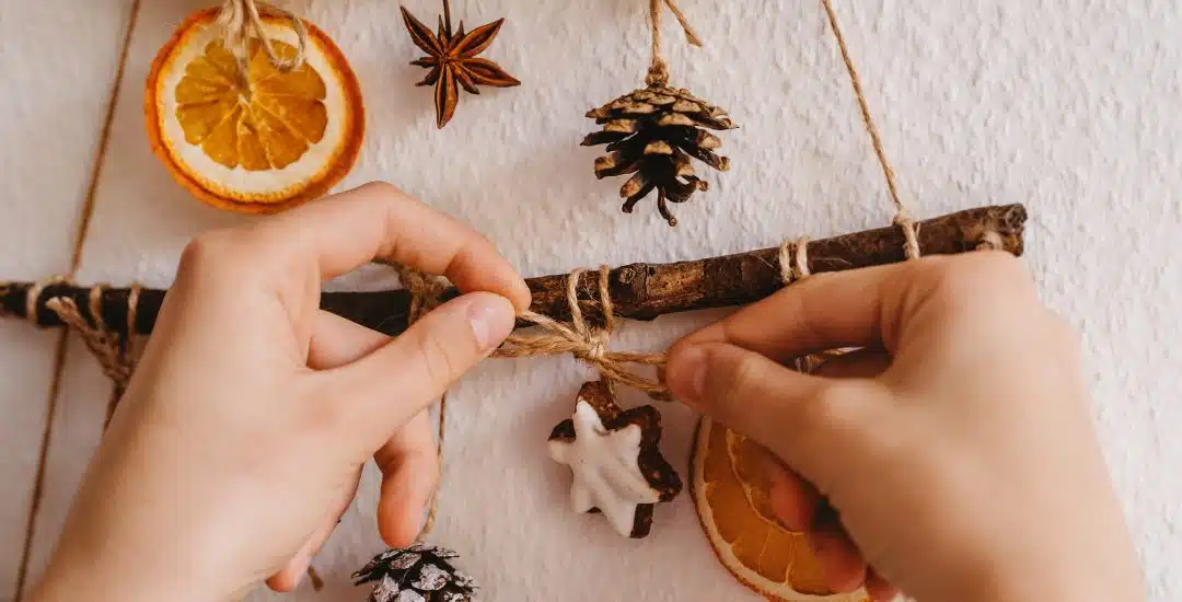 ¿Cómo armar un árbol de navidad sostenible en casa?