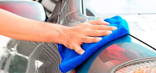 ¿Cómo eliminar la humedad del auto?