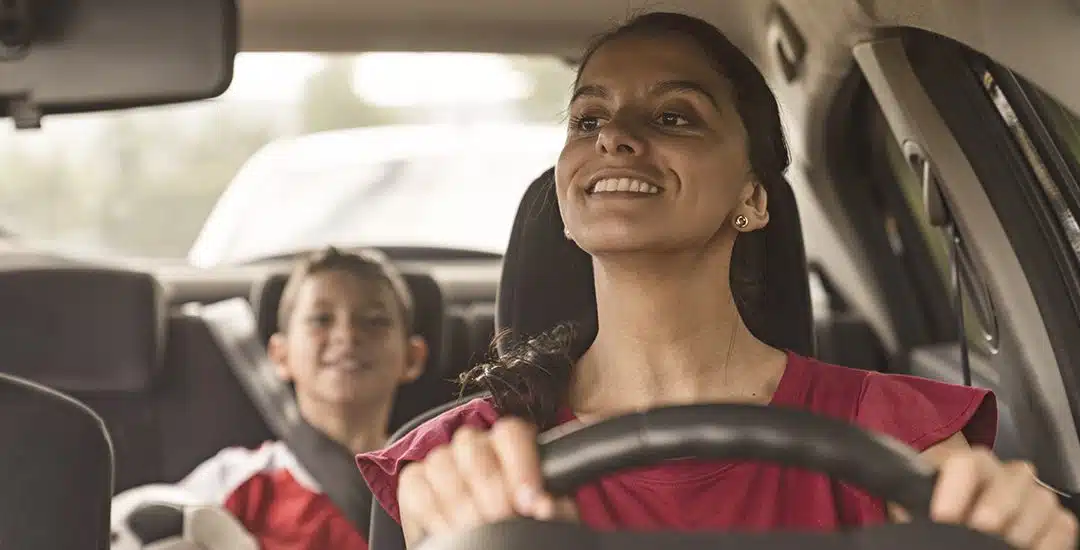 Conoce cómo elegir el asiento más seguro de un auto