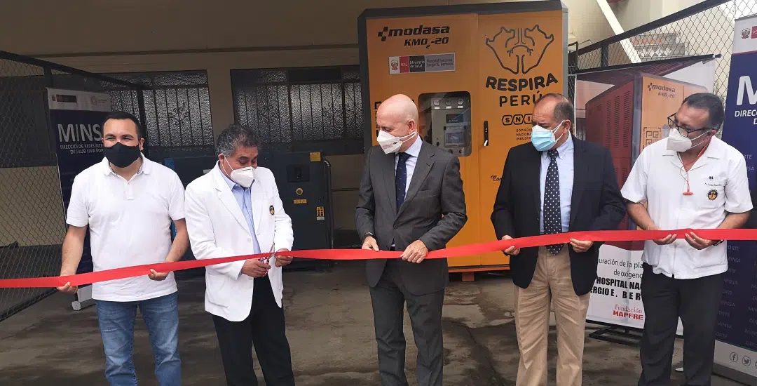 Fundación MAPFRE dona planta de oxígeno al Hospital Nacional Sergio E. Bernales