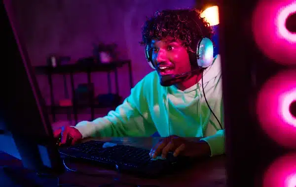 gamer-jugando gamer-jugando