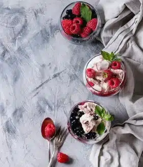 helado de platano frutos rojos