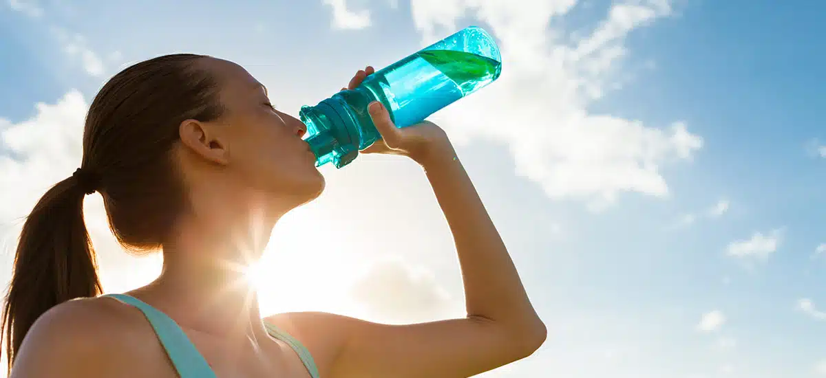 tomar agua verano saludable
