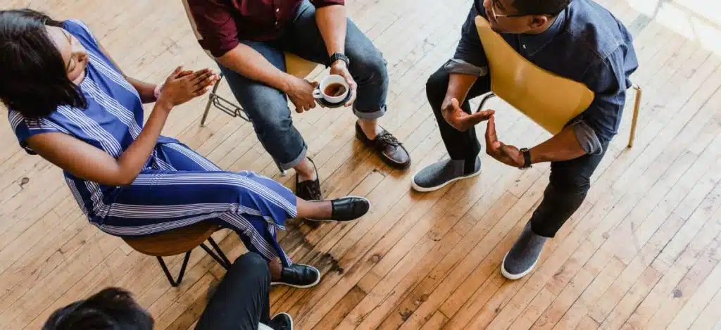 Junta de propietarios: regulaciones y decisiones sobre mudanzas en edificios