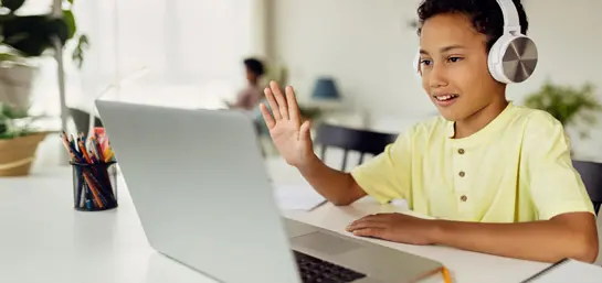 ¿Cómo asegurar una buena postura en los niños durante sus clases en casa?