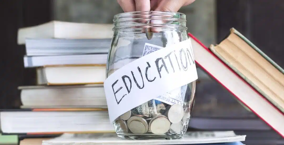 Ahorro estudiantil: 7 estrategias para ahorrar en los estudios de tus hijos