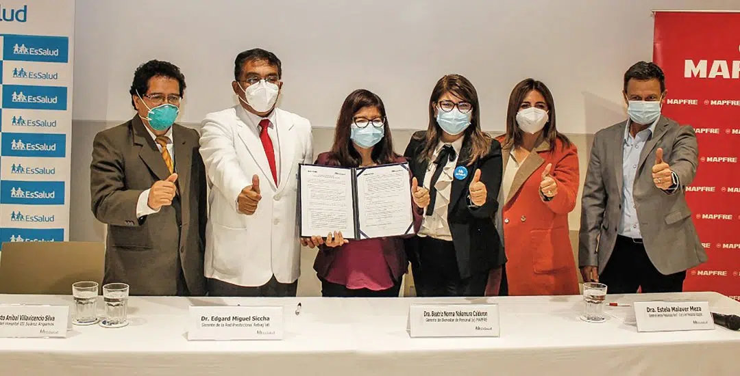 MAPFRE Perú y Essalud firman alianza para implementar programa de salud preventivo con sus colaboradores