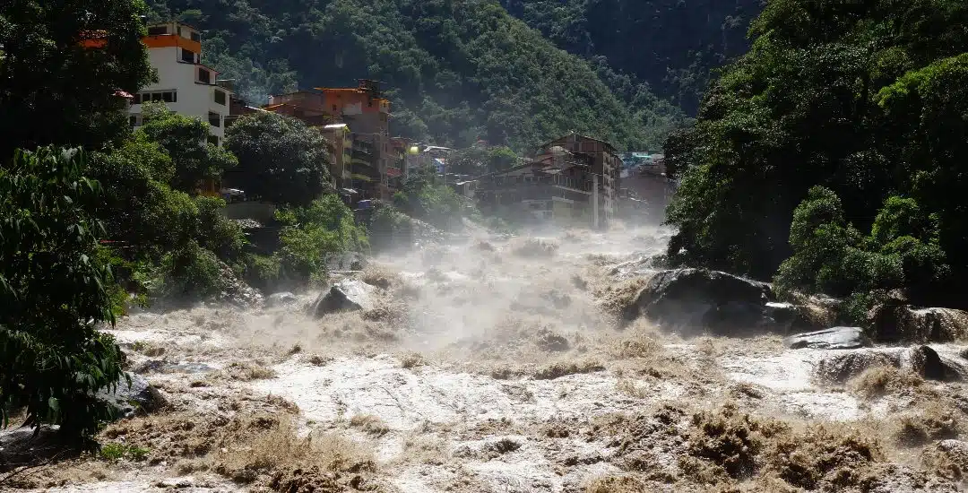 Medidas de seguridad antes, durante y después de un huaico