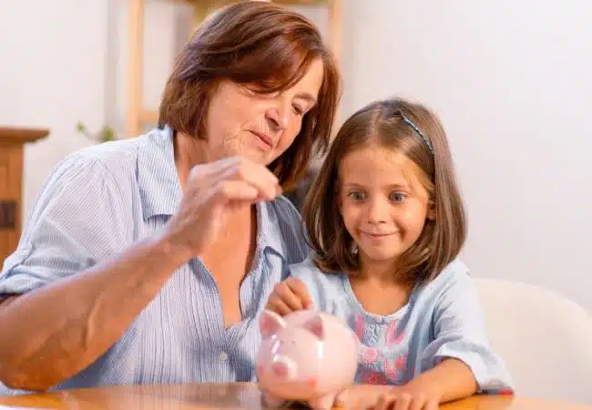 niños-concepto-dinero