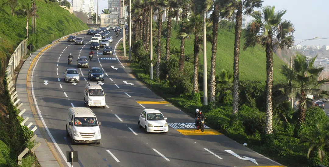 Nuevos límites de velocidad y multas de tránsito en Perú