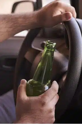 peligro conducir tomando alcohol
