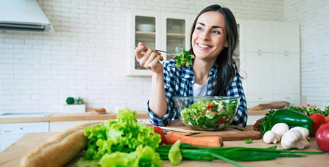 Osteoporosis: alimentos que debes y no debes consumir para prevenirla