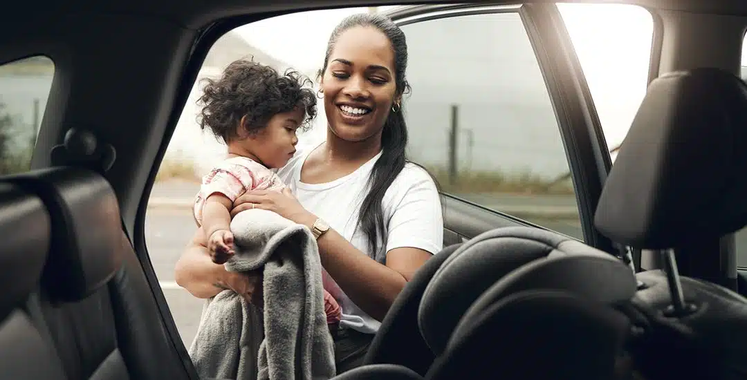 Ubica y asegura correctamente a tu bebé en tu auto