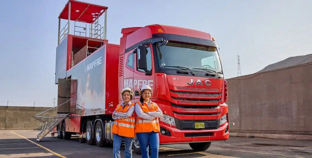 MAPFRE presenta la primera Unidad Móvil de Entrenamiento en Prevención de Riesgos Laborales del sector asegurador peruano