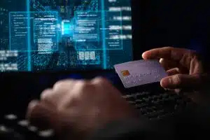victima-estafa-online-virtual-peru-mapfre-prevencion victima-estafa-online-virtual-peru-mapfre-prevencion