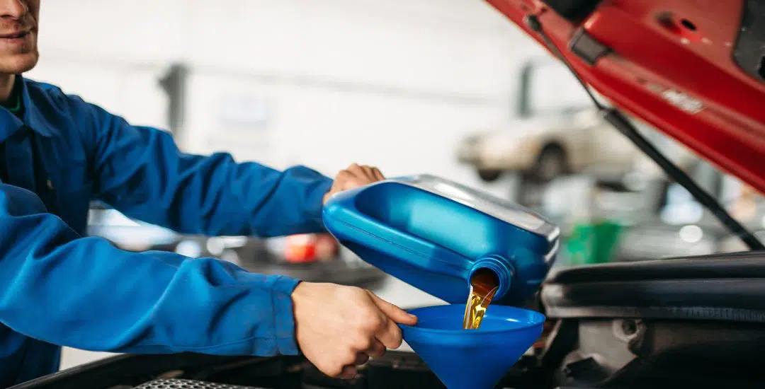 ¿Cuándo cambiar aceite de motor de tu auto?